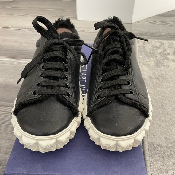 Stuart Weitzman Fringie Coverstory - Picture 2 of 4